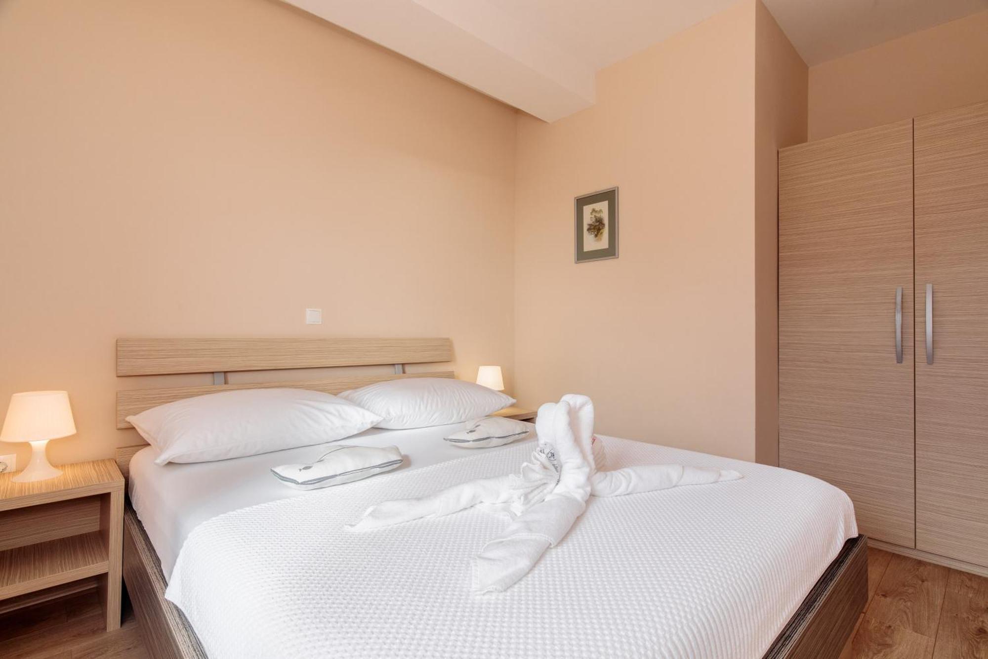 Apartments Tm Кърк Екстериор снимка