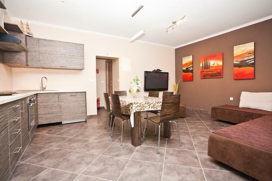 Apartments Tm Кърк Екстериор снимка