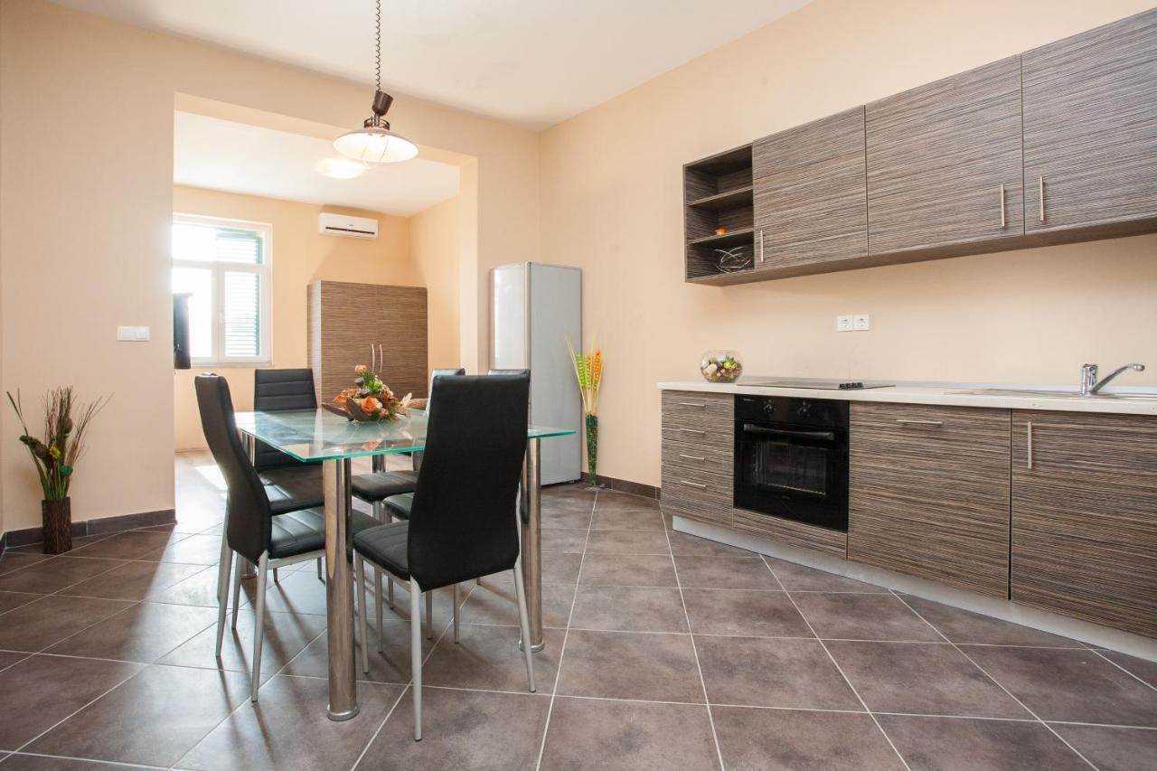 Apartments Tm Кърк Екстериор снимка